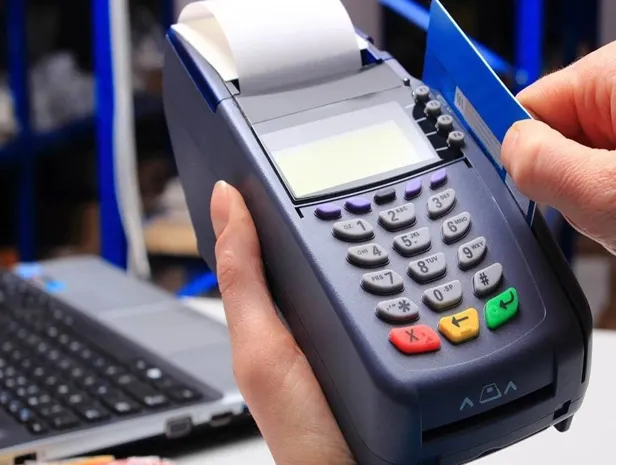 云启pos机人工服务电话是多少？